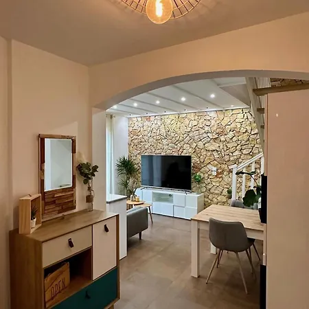 Villa climatisée avec piscine, terrasse&parking, Proche Cannes-2